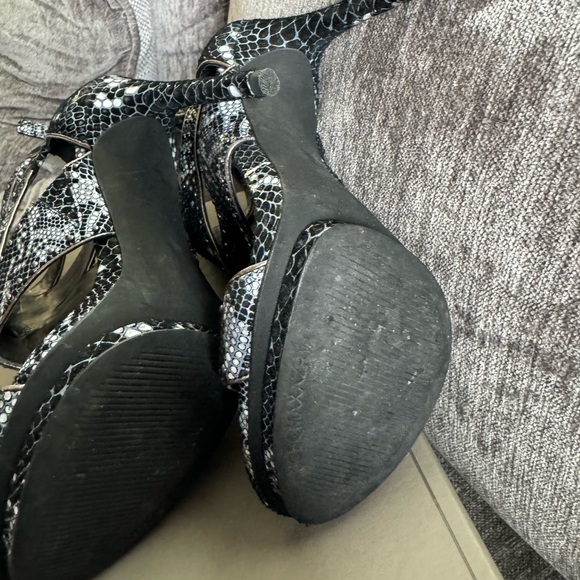 BCBG HEELS - Picture 4 of 4